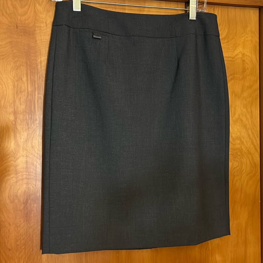 Dark gray lined straight skirt, Calvin Klein, 6P, minimal wear